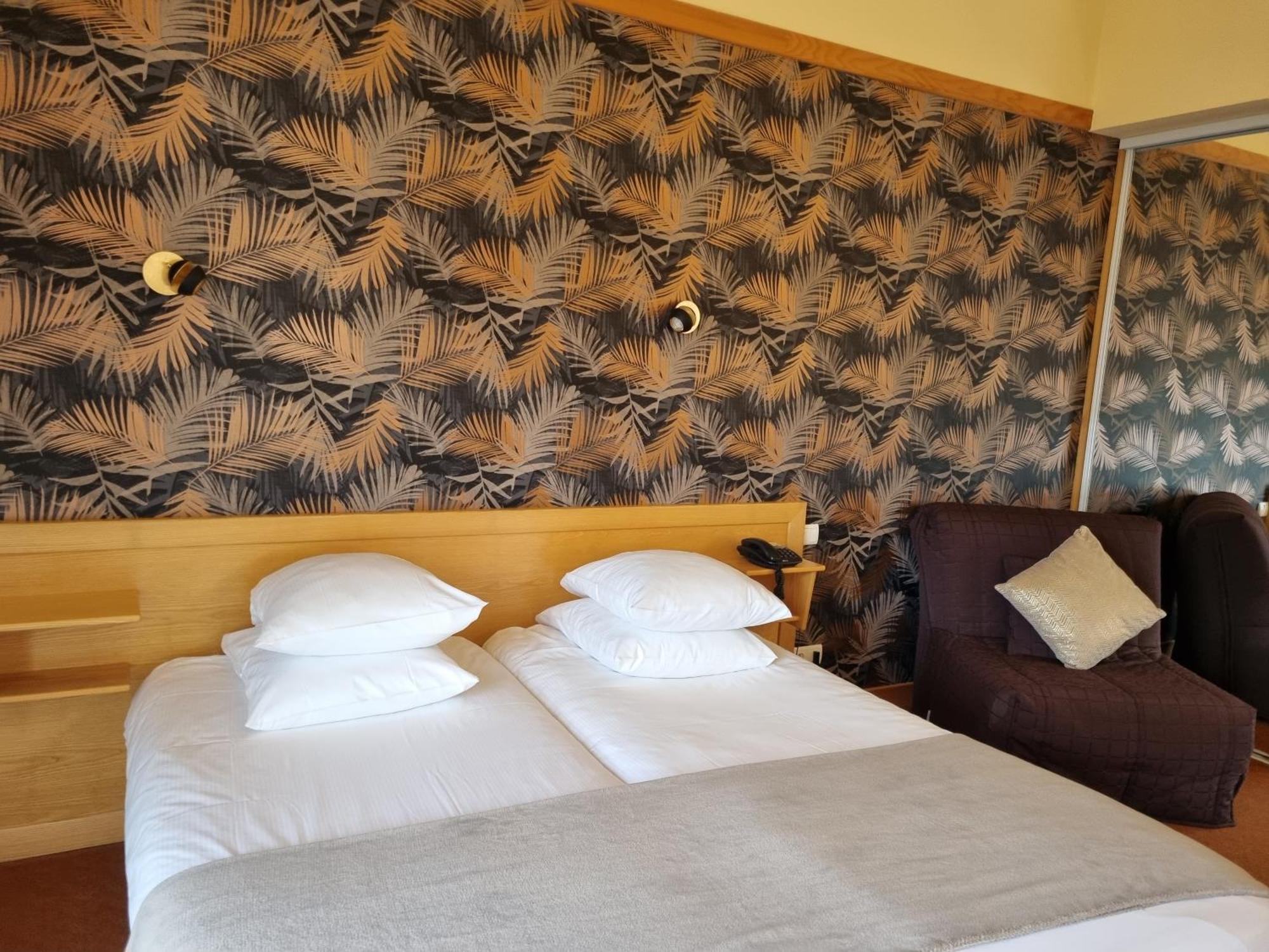 Logis Hotel Restaurant De La Poste Et Spa De Montagne เลอบอนน็อม ห้อง รูปภาพ