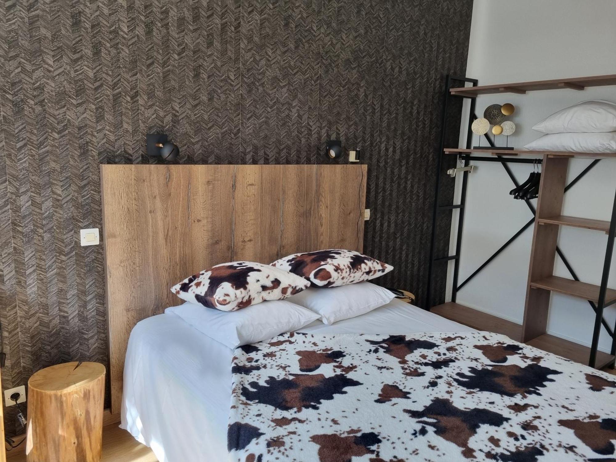 Logis Hotel Restaurant De La Poste Et Spa De Montagne เลอบอนน็อม ห้อง รูปภาพ